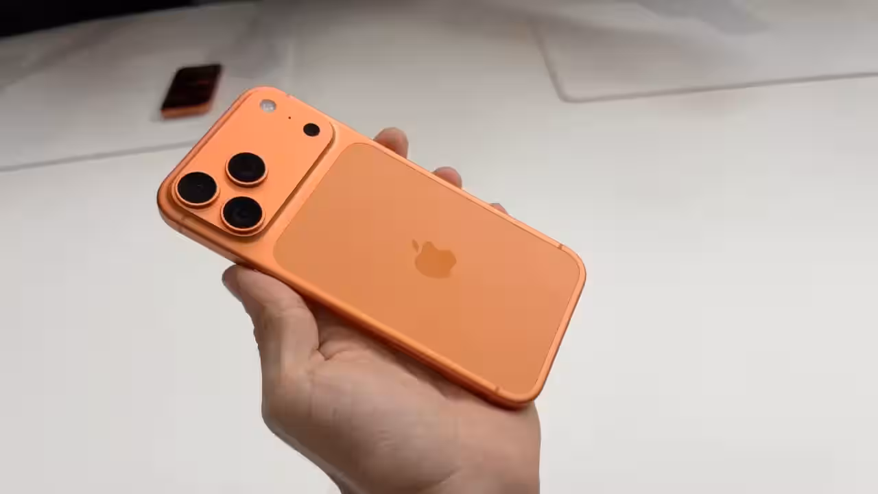 iPhone 17 sales surpass 5 million activations in month 3 1758299365724883927 photo 2025 09 19 21 24 25