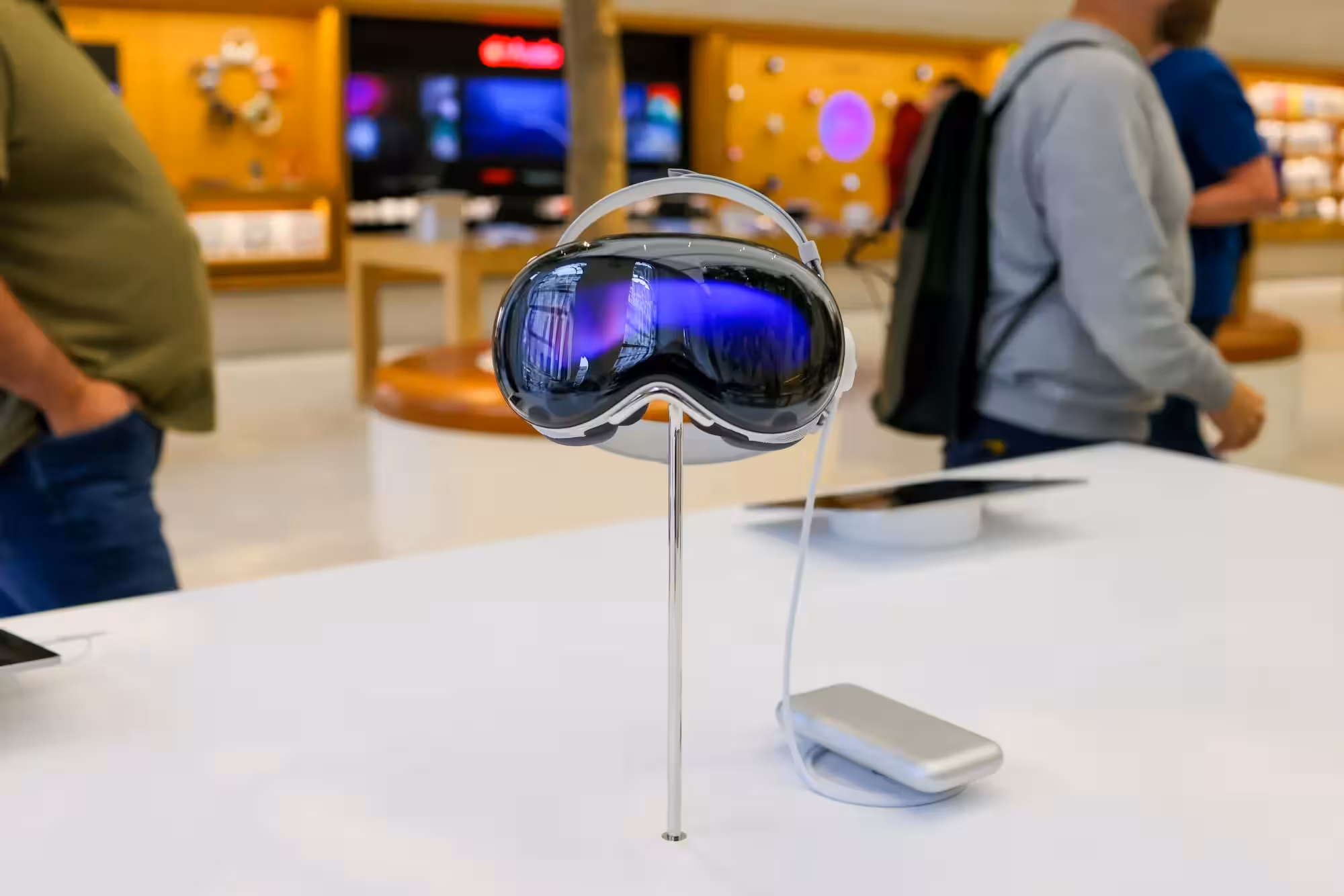 Apple scrapped a stripped-down version of Vision Pro to develop AI glasses