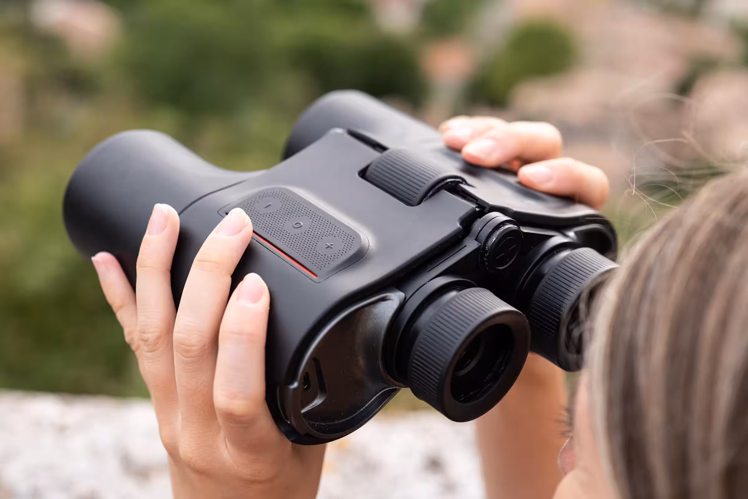 Unistellar has introduced Envision smart binoculars with AR support
