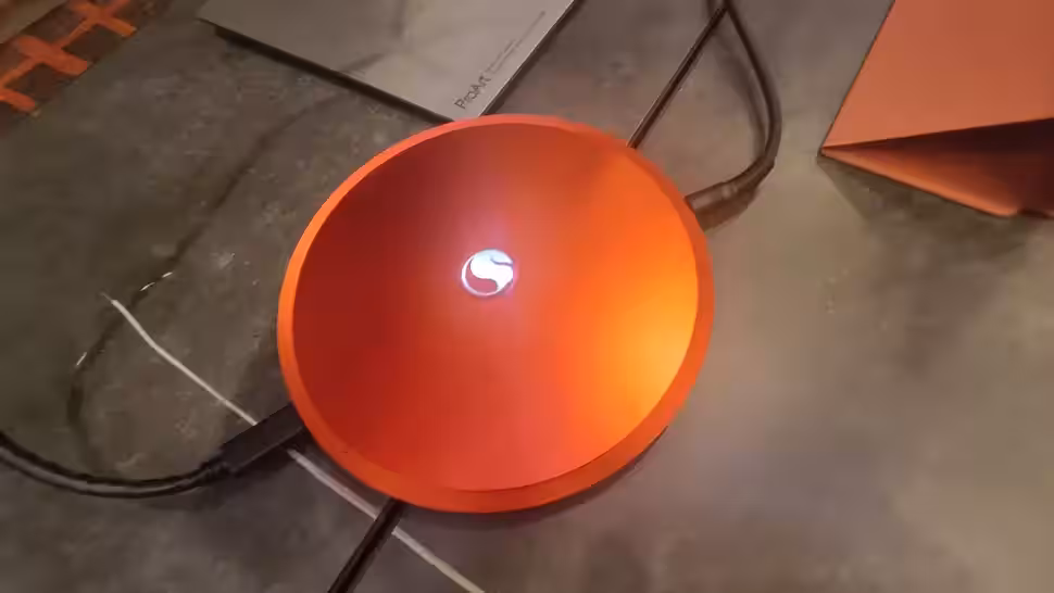 Qualcomm unveiled two unusual reference PCs Qualcomm unveiled two unusual reference PCs