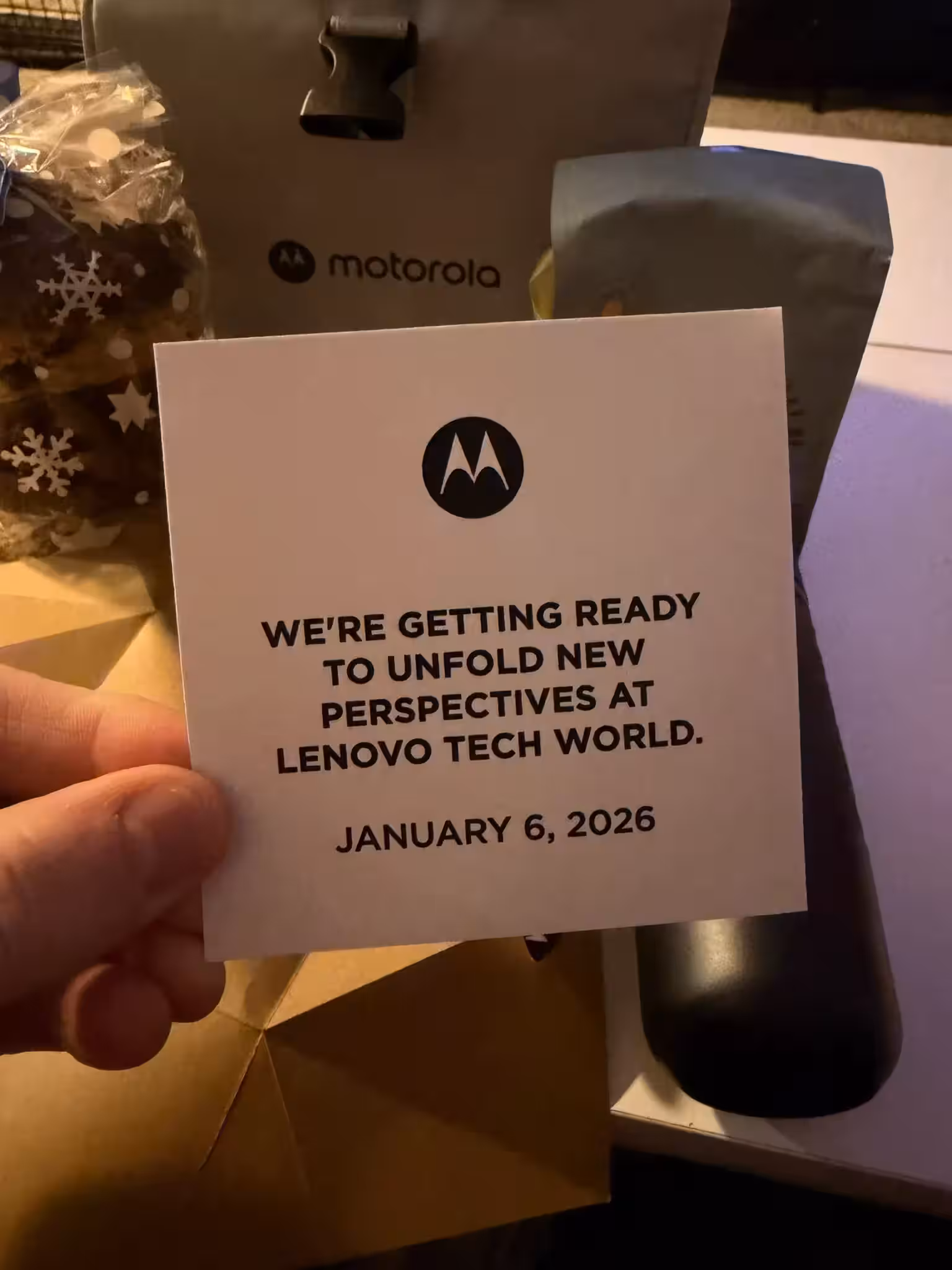 Motorola prepares its first foldable "smartphone-book" 3 motorola book style foldable teaser 1 2