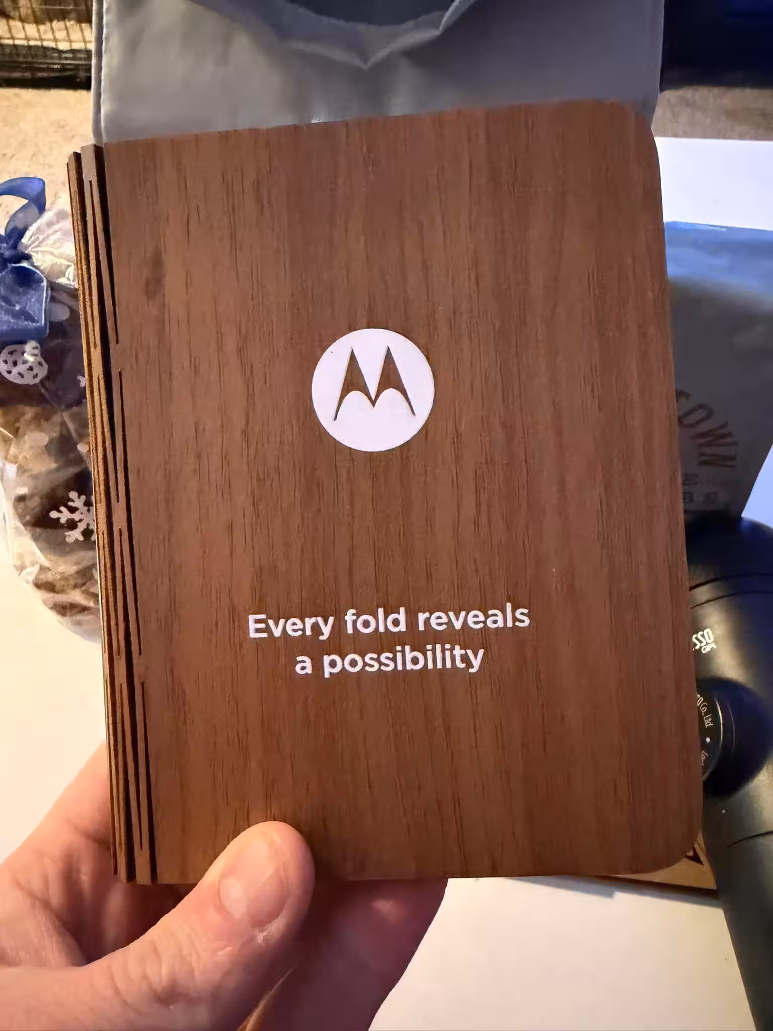 Motorola prepares its first foldable "smartphone-book" 4 motorola book style foldable teaser 2