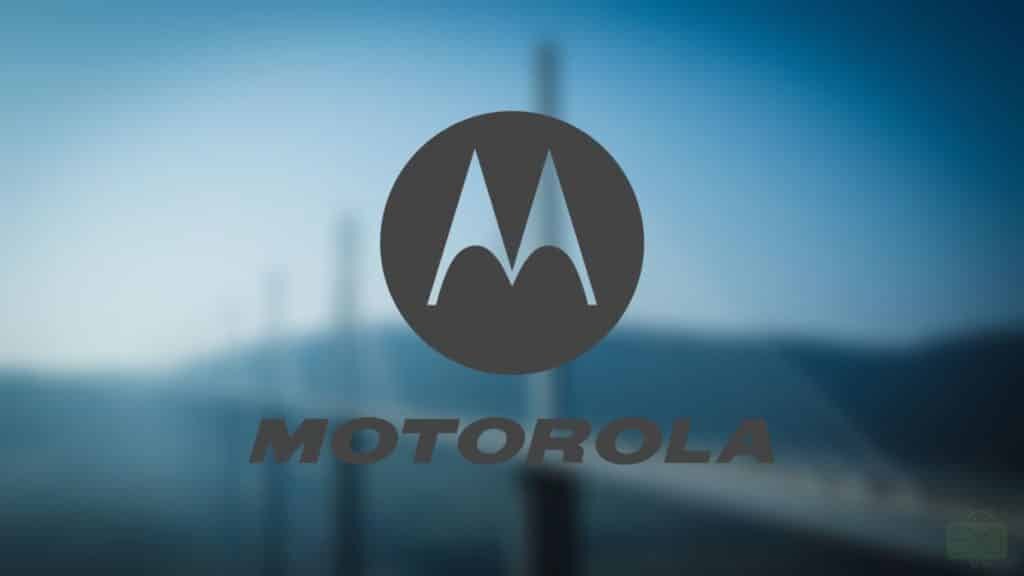 Motorola is preparing its first foldable “smartphone-book” Motorola is preparing its first foldable “smartphone-book”
