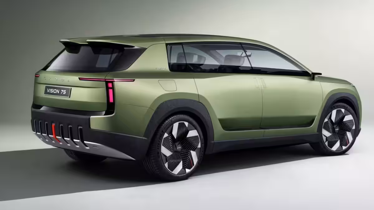 Skoda has unveiled the Peaq - its first large seven-seater electric SUV 6 arenaev 005