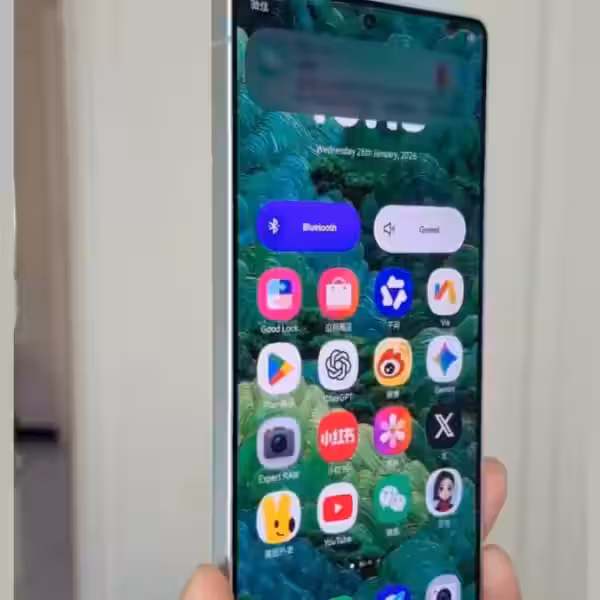 Apple keeps an eye on Galaxy S26 Ultra’s privacy display